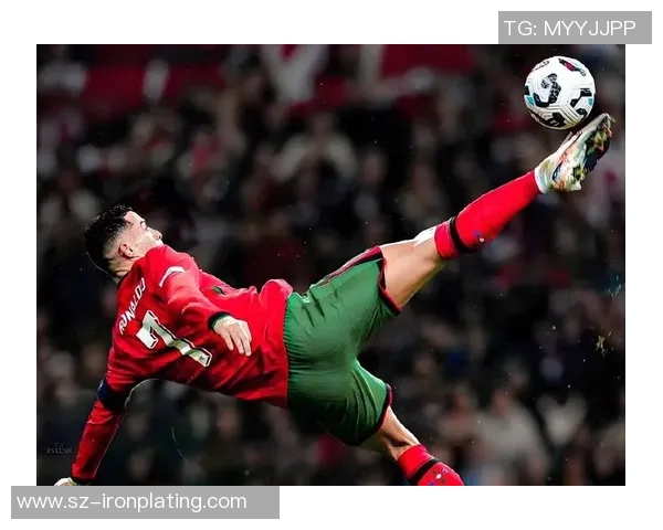 足球明星C罗铜像背后的故事与传奇人生揭秘